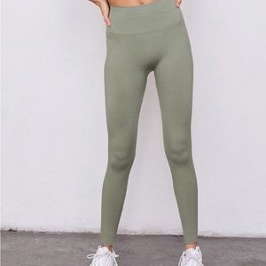 Set Active SCULPTFLEX Box X Bra + Leggings Set in Olive